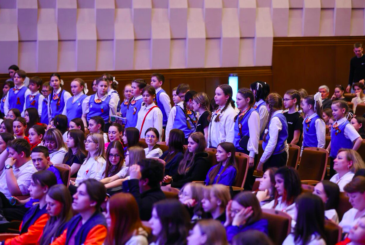 Фото Блогер-миллионник, интервью юнкоров и борьба с фейками. Как в Новосибирске прошёл крупнейший молодёжный медиафорум – ФОТОРЕПОРТАЖ 32 - Сиб.ФМ Фото Блогер-миллионник, интервью юнкоров и борьба с фейками. Как в Новосибирске прошёл крупнейший молодёжный медиафорум – ФОТОРЕПОРТАЖ 32